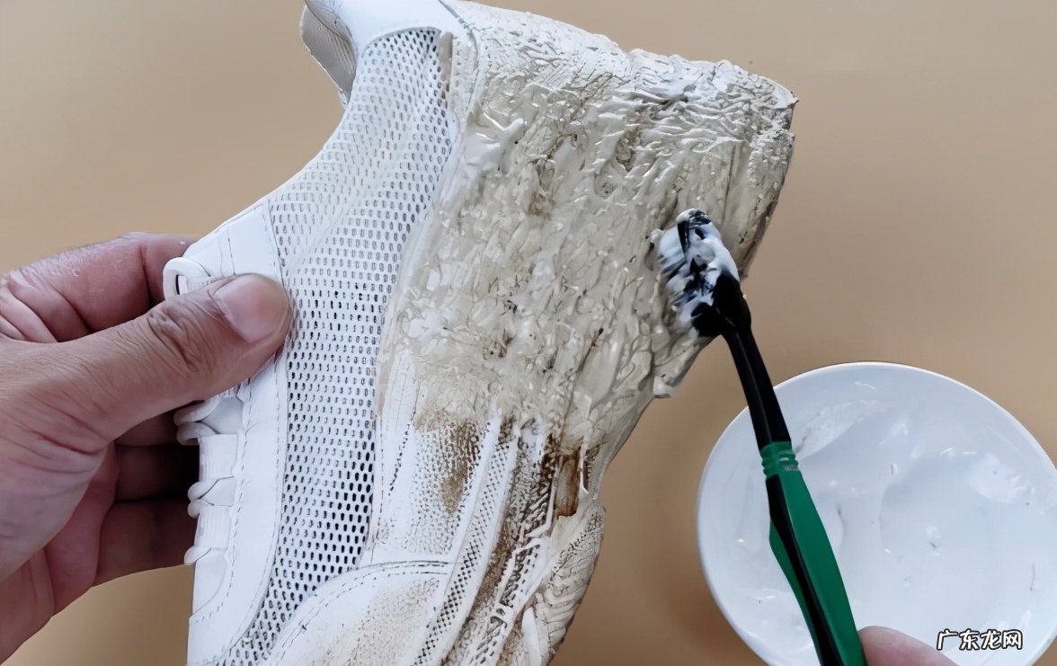 清洗小白鞋的好方法 小白鞋该如何清洗