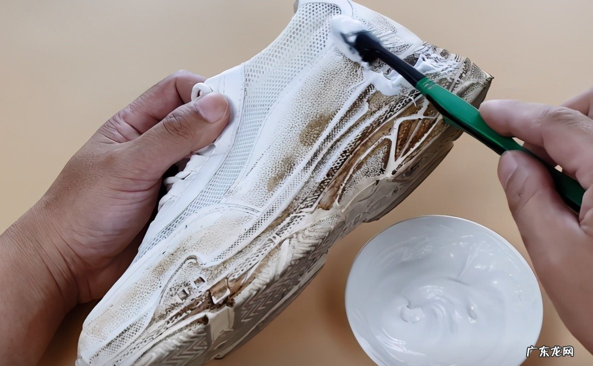清洗小白鞋的好方法 小白鞋该如何清洗