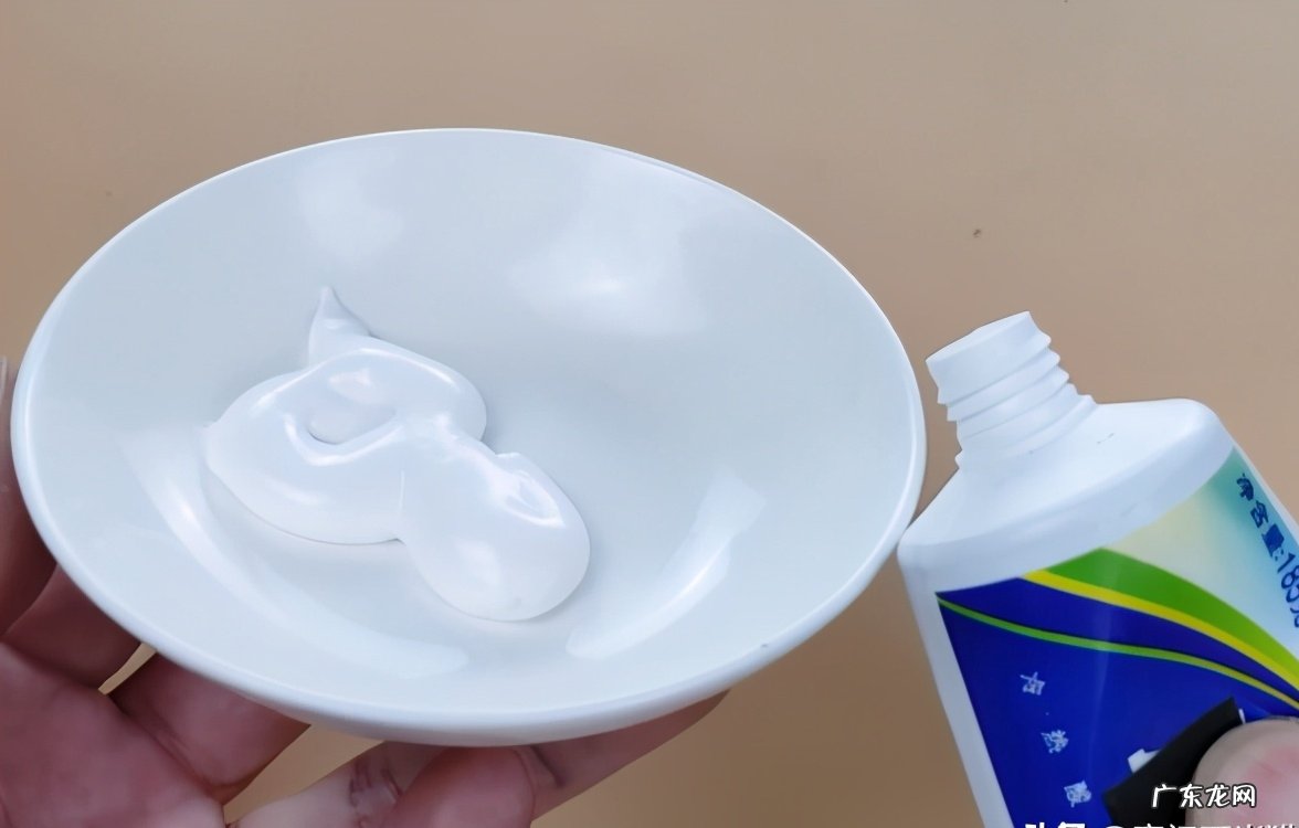 清洗小白鞋的好方法 小白鞋该如何清洗