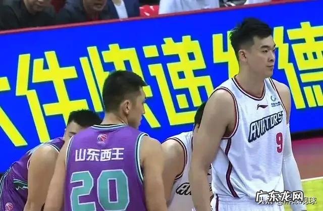 罗斯威尔审问外星人是真的吗?