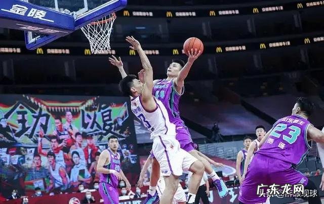 罗斯威尔审问外星人是真的吗?