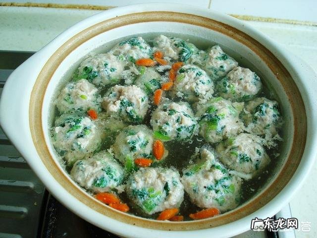 哪种蔬菜和肉类搭配做丸子好吃?怎么做的?