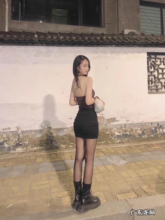 为何很多女生夏天喜欢穿马丁靴配黑丝,不热不臭吗