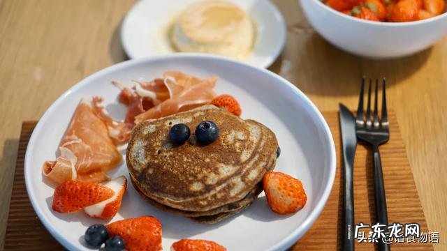 早餐吃面包牛奶火腿会比吃豆浆油条咸菜更有营养么?