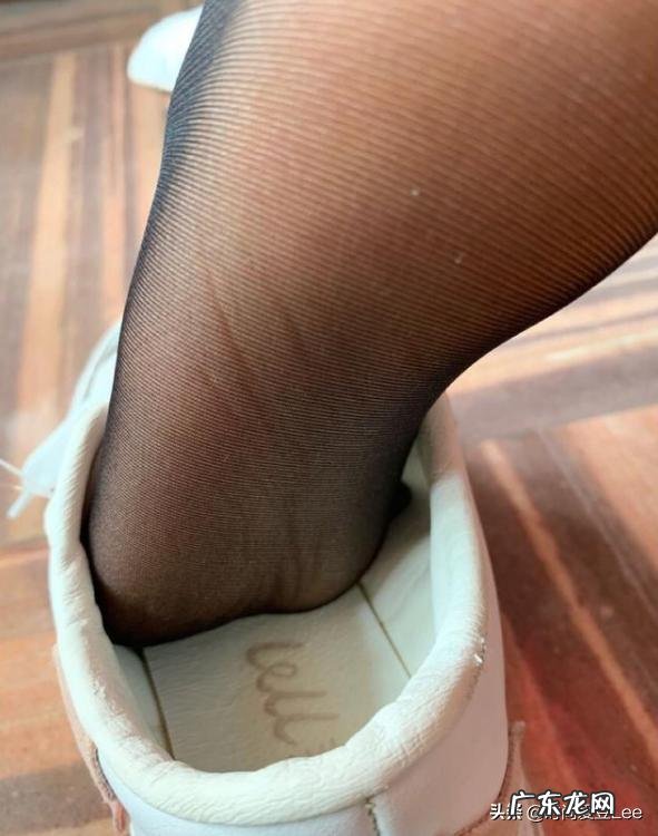 你们喜欢厚丝袜还是超薄的，为什么