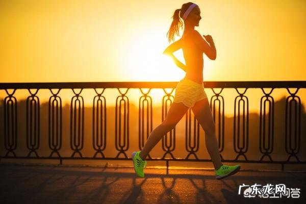 每周跑步2次,每次6公里,跟每周跑5次,每次2公里。哪个更好