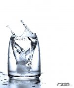 减肥期间是应该多喝水还是少喝水