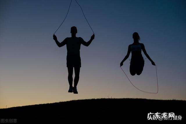 网上说每天开合跳20分钟比跑步一小时更燃烧脂肪效果更好是真的