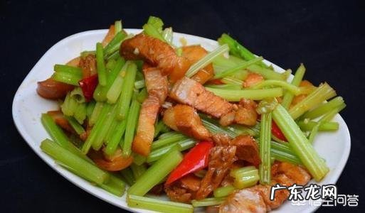 芹菜直接炒還是焯一下再炒呢?