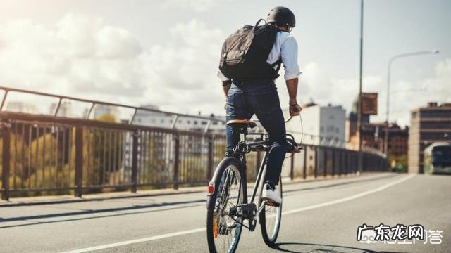 在城市道路骑行锻炼,买山地车好还是公路自行车好定速的呢