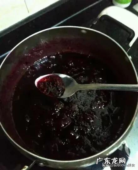 火龙果有哪些功效食用时有哪些需要注意的问题