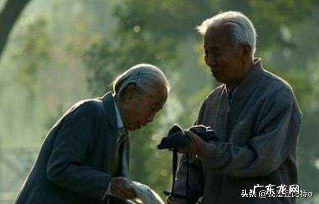 交谊舞埸一对男女，不是夫妻，却是长期固定舞伴，什么原因