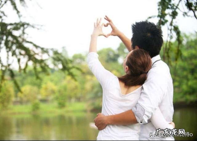 交谊舞埸一对男女，不是夫妻，却是长期固定舞伴，什么原因