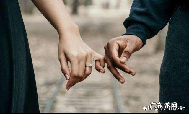 交谊舞埸一对男女，不是夫妻，却是长期固定舞伴，什么原因