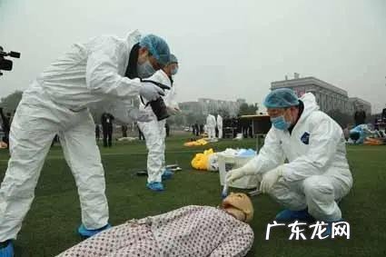 为什么遗体进太平间要把身上的衣服全部脱掉