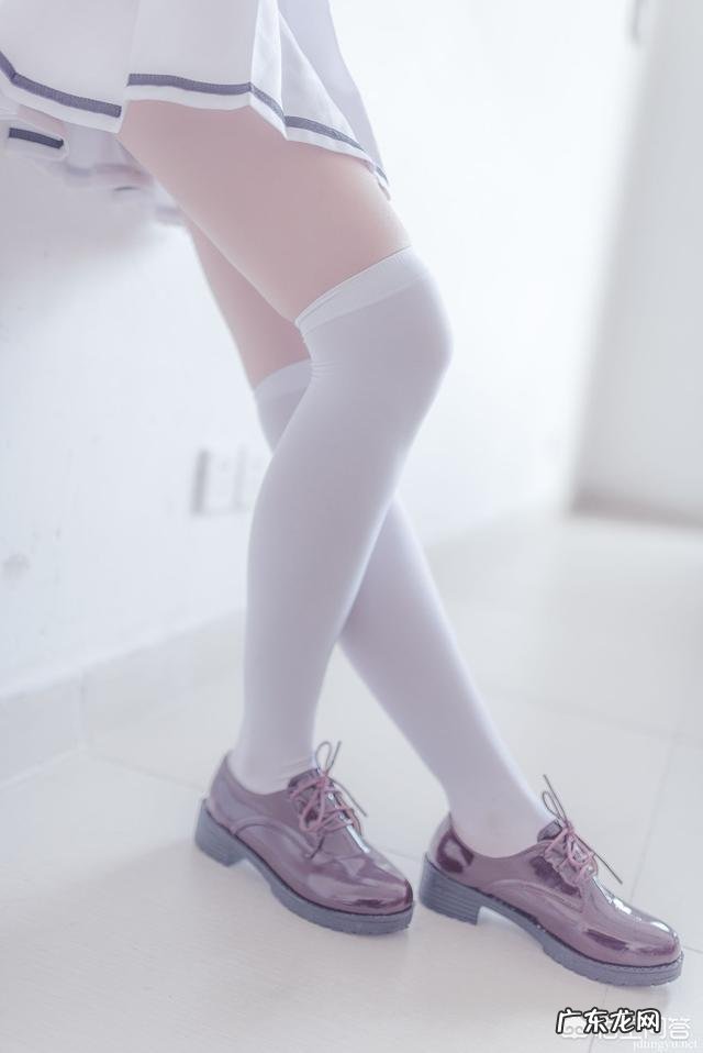 为什么有的女人穿了超短裸腿却仍然要穿透明超薄丝袜