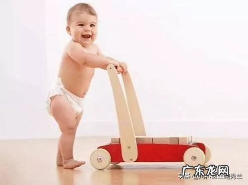 孩子不穿袜子光脚在地上玩,会感冒吗