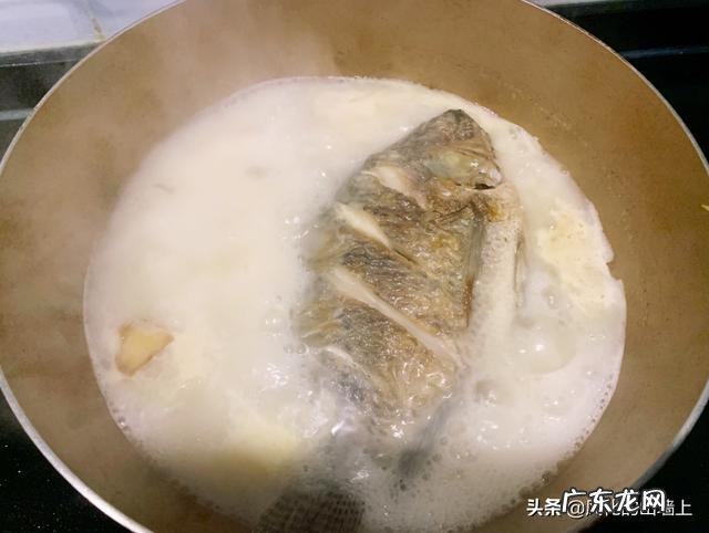 煲汤的时候,营养全在汤里,不在肉里,是真的吗?