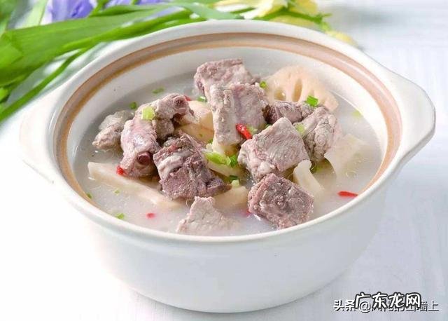 煲汤的时候,营养全在汤里,不在肉里,是真的吗?