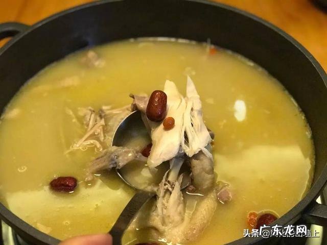 煲汤的时候,营养全在汤里,不在肉里,是真的吗?