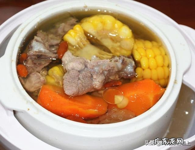 煲汤的时候,营养全在汤里,不在肉里,是真的吗?