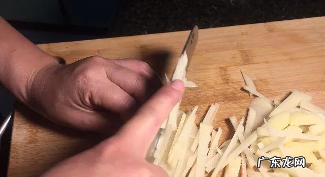 土豆丝炒胡萝卜丝是怎么做的