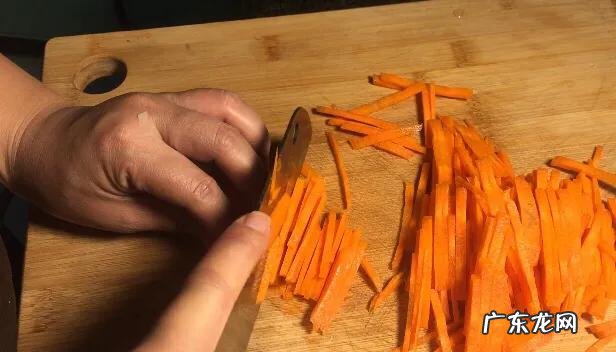 土豆丝炒胡萝卜丝是怎么做的