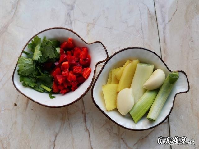 金鲳鱼怎么煎炒好吃 怎样做红烧金鲳鱼好吃