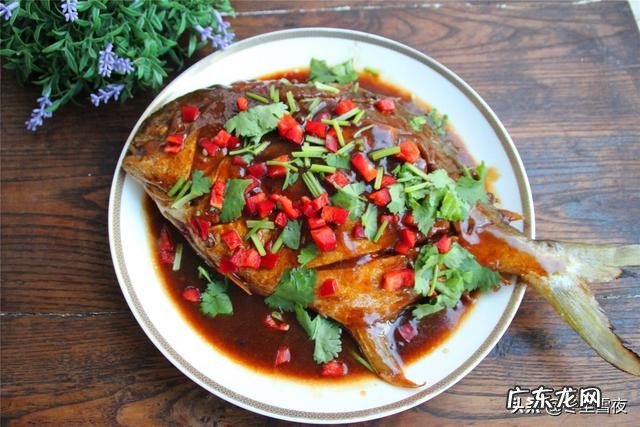 金鲳鱼怎么煎炒好吃 怎样做红烧金鲳鱼好吃