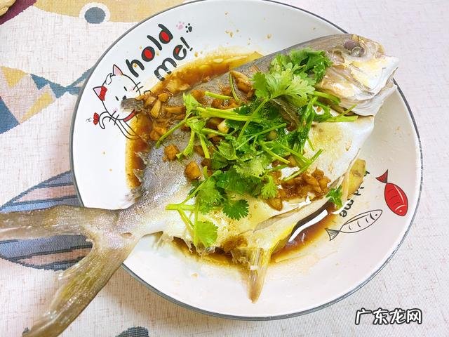 鲳鱼怎么烧才嫩又不腥 清煮鲳鱼的家常做法