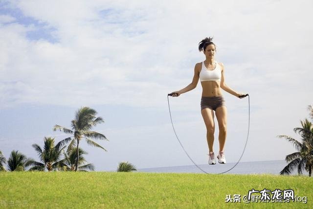 跳绳要这样跳才能达到减脂效果,瘦全身不粗腿的正确方法