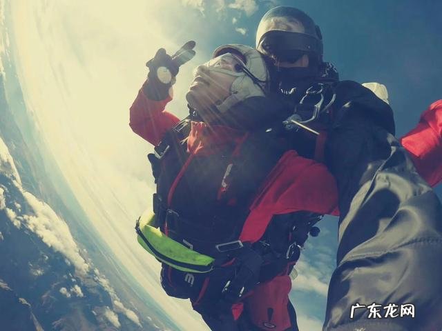 旅游带跳伞哪里好?大概多少钱?