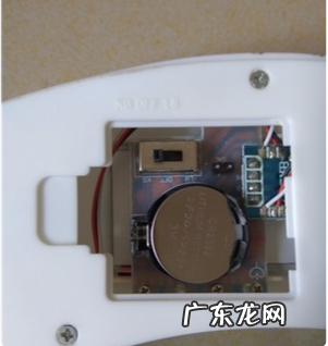 人体秤的电池怎么拆卸求图?