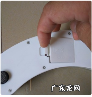 人体秤的电池怎么拆卸求图?