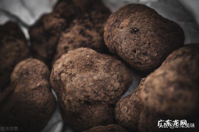 云南有毒菌子图片 变色青蘑菇