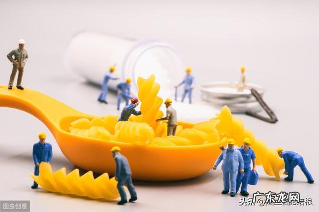 手见青蘑菇小人图 吃错蘑菇看见小人怎么回事