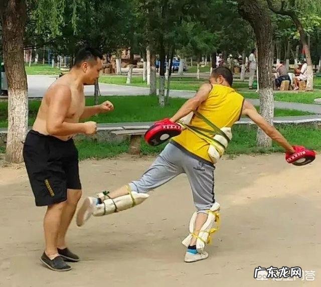 练过武术的矮瘦子能打得赢没练过的壮汉吗?