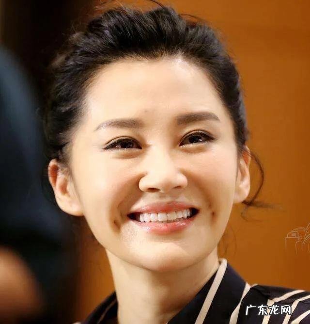 女明星们卸掉眼妆后的差别究竟有多大