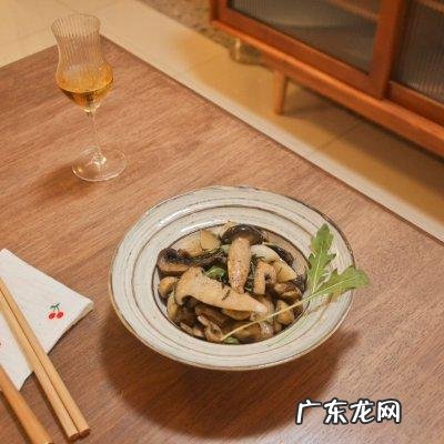 鲜香多汁的烤蘑菇 煎烤小白菇