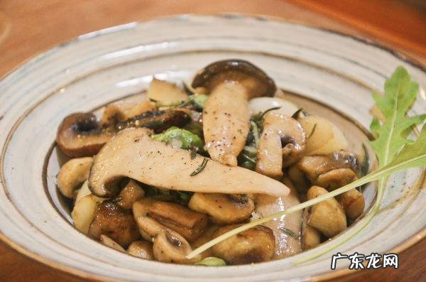 鲜香多汁的烤蘑菇 煎烤小白菇