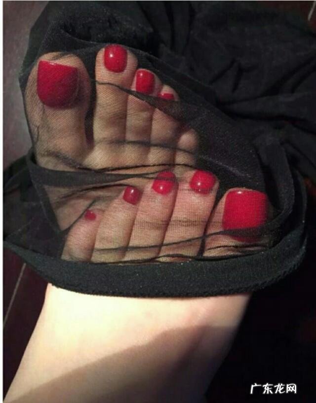 袜子破了洞,你是选择丢弃还是继续穿