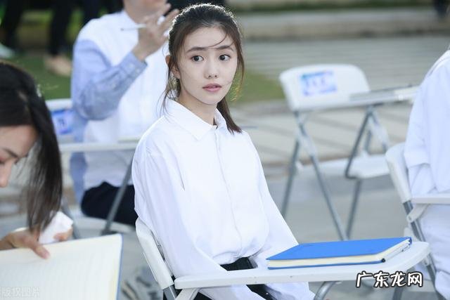 夸自己有天赋,却说张译易烊千玺很努力!新谋女郎怎么茶里茶气?