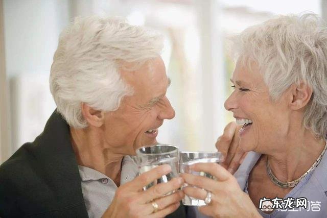 晚上睡觉前喝水好吗为什么