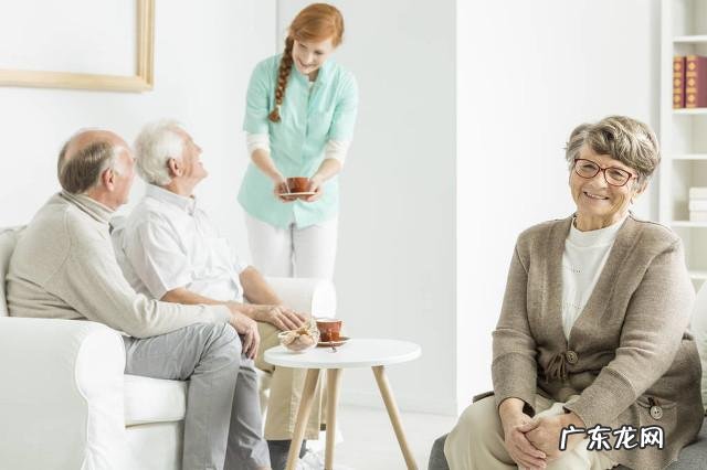 老了,不能自理了,儿女靠不住,养老院又不敢去,怎么办?