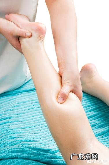 痘痘的疤脱落后留下一个小坑怎么办,能自己长平吗?