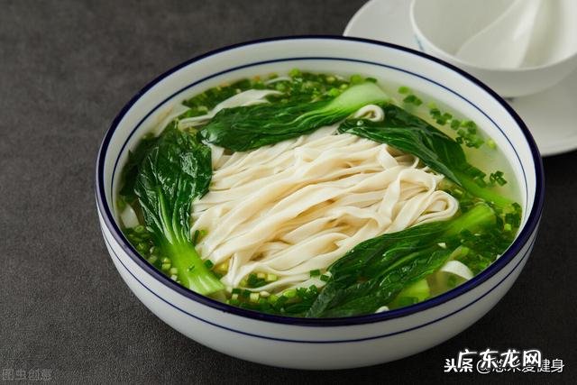 想要减肥瘦身的女生,不要再喝奶茶了,常喝蜂蜜水让你更苗条