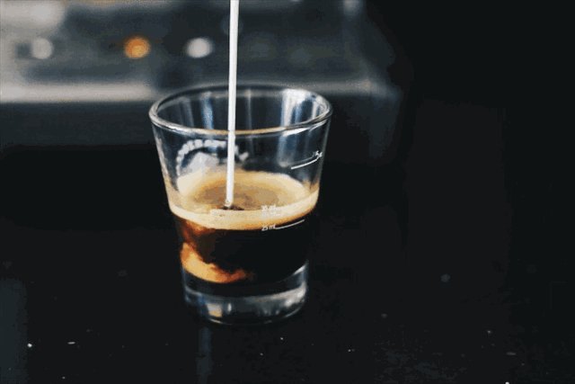 想要减肥瘦身的女生,不要再喝奶茶了,常喝蜂蜜水让你更苗条