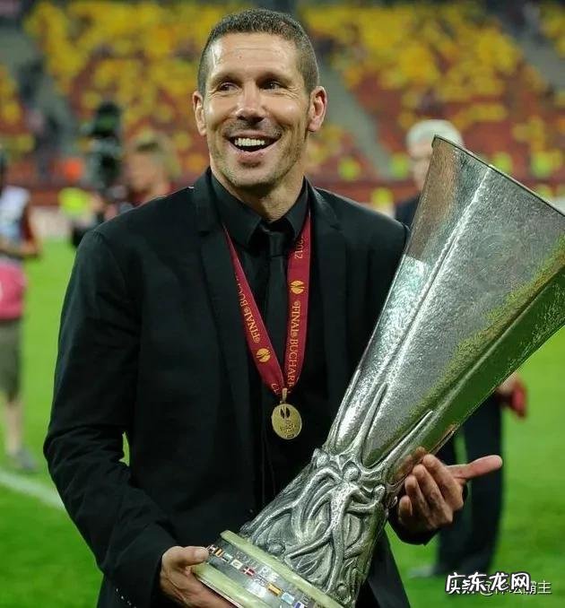 你认为世界ji的十大足球教练都有谁？该怎么排名，为什么？