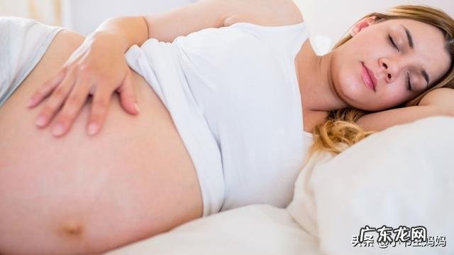 怀孕六个月,肚子上长了好多妊娠纹,感觉很痒,是怎么回事?