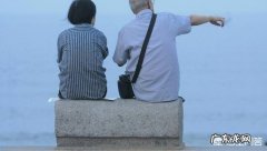 三伏天，用姜盐水泡脚，坚持一周后，身体会出现哪些奇妙变化